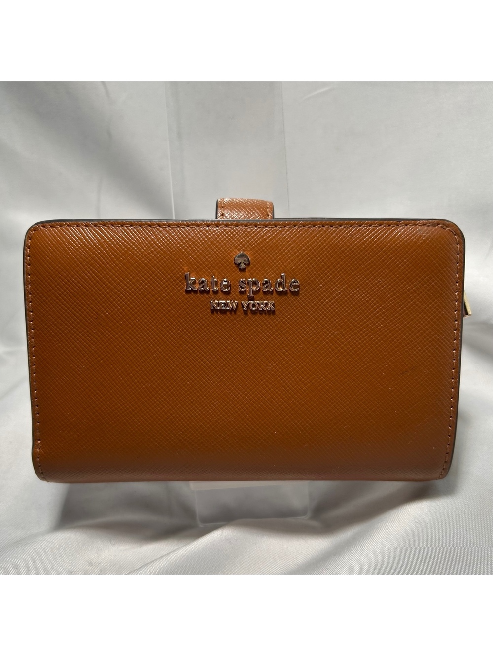 Kate Spade New York Brown Saffiano Textured Bifold Wallet – Gold Tone Hardware